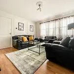 Newly Refurbished 3 Bed House Near London O2 Arena