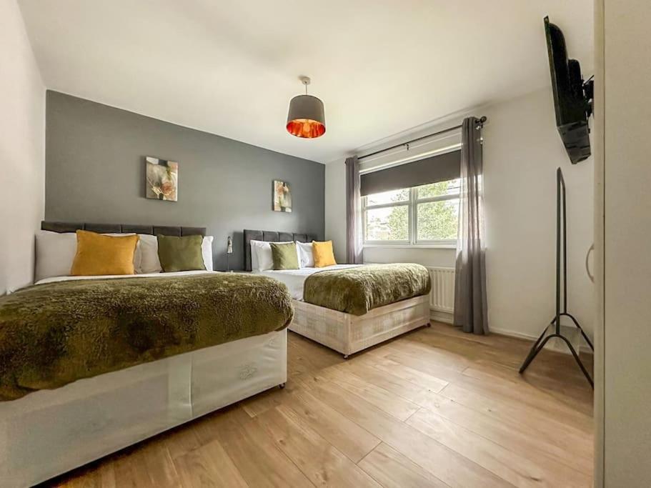 Newly Refurbished 3 Bed House Near O2 Arena *