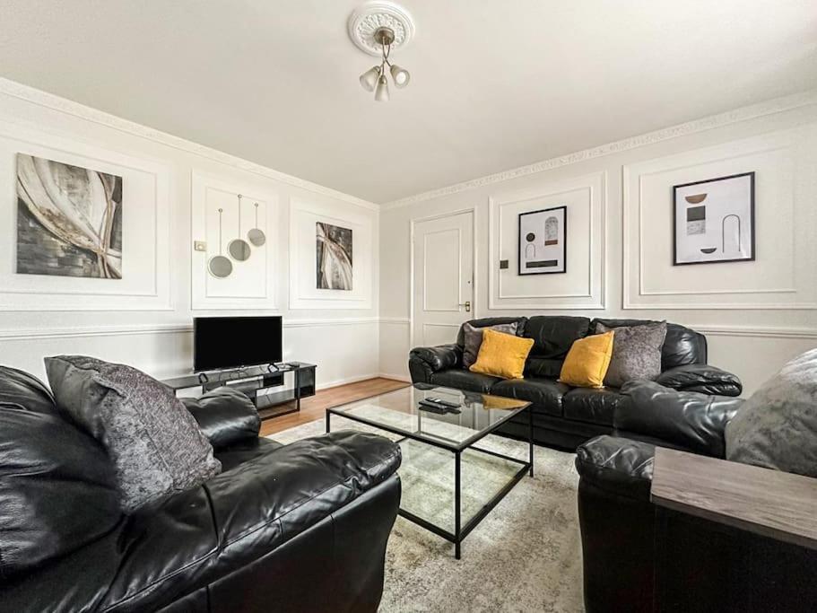 Newly Refurbished 3 Bed House Near O2 Arena *